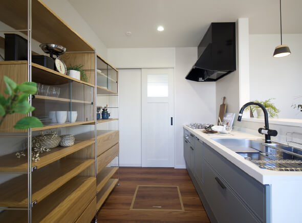 オープン収納のカップボード