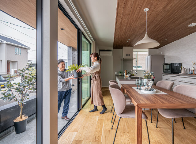 高性能トリプルガラスサッシ