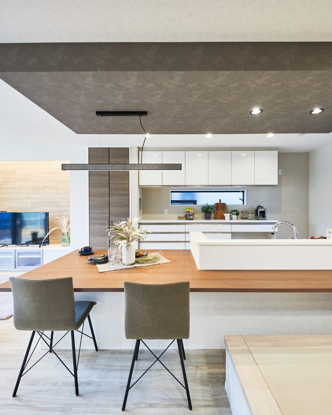 家事動線にこだわった、使いやすく美しいキッチン