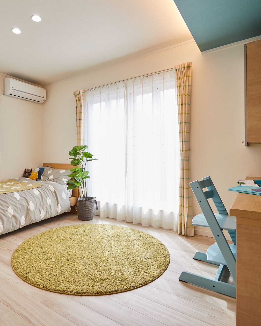 勉強も遊びも集中できる、明るい子供部屋デザイン