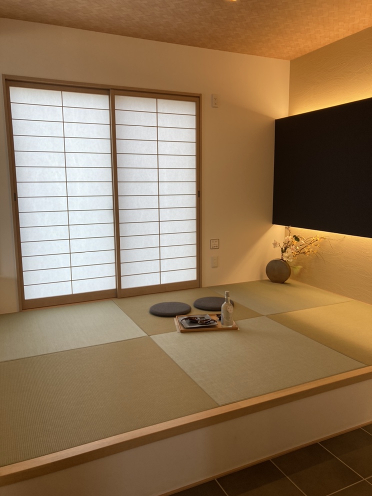 小上がり畳の落ち着いた和室