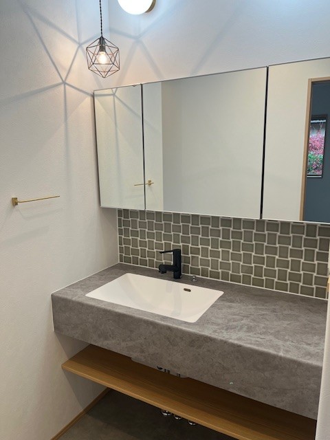 洗練されたディテールが光る、上質なモダン・サニタリー